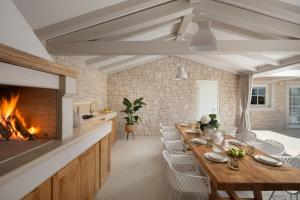 Luxury Gabriel Residence for 8 people with 32 m2 private salt-water pool in Central Istria 