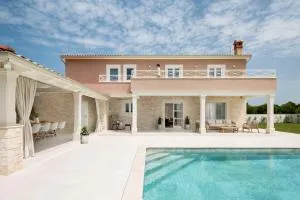 Luxury Villa Simona Residence for 8 people in Central Istria with 32 m2 salt-water pool - Modrušani