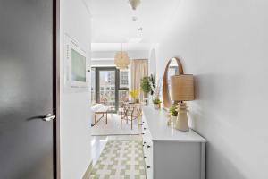 Silkhaus Vacation Homes Modern Studio with Burj Khalifa View