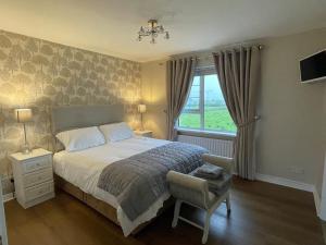4Bedroom House-Letterkenny-PrivateGarden-Sleeps 7