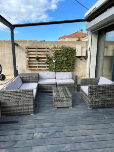Charmante villa au brusc avec piscine à 10min à pied de la mer