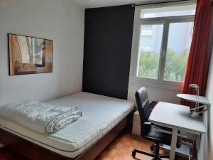 Sejours chez l'habitant Chambre Privee dans un appartement en colocation A1C2 : Chambre Double