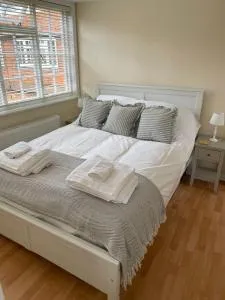 Fantastic Two Bedroom Courtyard Apartment - 亨利昂泰晤士