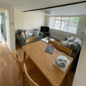 Fantastic Two Bedroom Courtyard Apartment