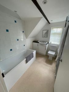 Fantastic Two Bedroom Courtyard Apartment