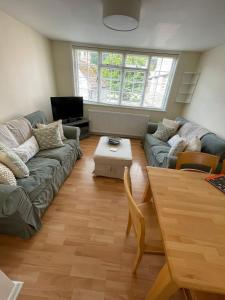 Fantastic Two Bedroom Courtyard Apartment