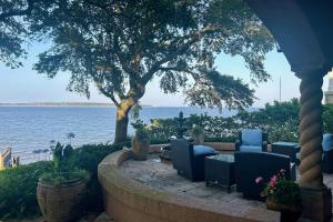 Village Villa - 102 Strachan Lane