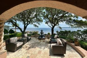 Village Villa - 102 Strachan Lane