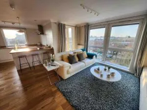 Central 2-bedroom flat - Executive living - Worting