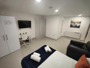 Leeds 3 Bed En-suites Apartment Retreat- Sleeps 9