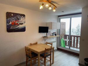 Appartements Studio cabine a Chamrousse avec balcon, pour 4 pers, cuisine equipee - FR-1-340-284 : photos des chambres