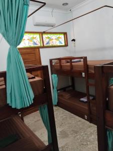 Giường Trong Phòng Ngủ Tập Thể Nữ 6 Giường (Bed in 6-Bed Female Dormitory Room)