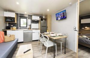 Campings Camping 4 etoiles - Piscine - eeihec : photos des chambres