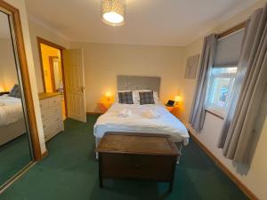 16 Knightsridge House