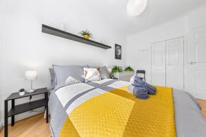 Cozylease 3Bed Canary Wharf Home,Near 02, Home Gym, Sports Channel,Workspace&FootMassage