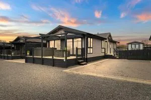 Arranview Lochside Pods & Lodges all with private Hot-tubs - Fenwick