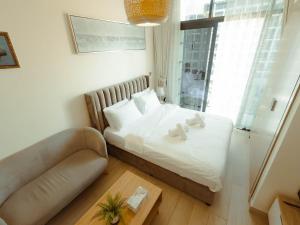 Chic Studio with Balcony, Netflix and Chill Pet-free