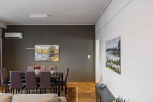 Spacious seaside flat at alimos