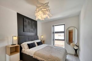 Modern 2-Bed Flat with WiFi Near Central Birmingham