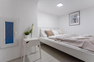 Elysian Estate Apartment