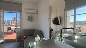 Top Studio with Terrace