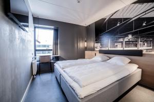 Standard King Room with Roll-In Shower room in Zleep Hotel Aalborg