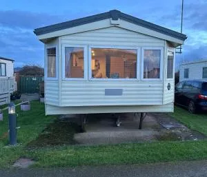 3 bedroom pet free static caravan in Prestatyn - 拉尔