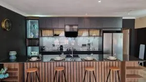 Luxury Fairland Fully Serviced Cottages - Weltevredenpark