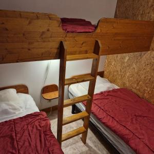 Chalets Camping Fraiteux : photos des chambres