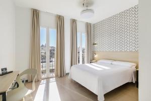 Double Room with Alhambra View room in Atenas