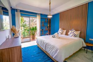 vue imprenable sur les jardins de la villa d Yves saint Laurent