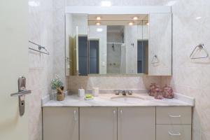 Conforto em Copacabana a 9 minutos da praia - CJ202