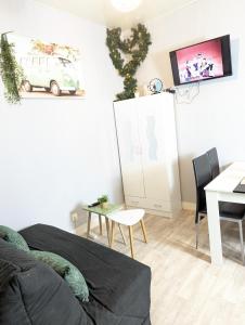 Appartements Grands Studios Maillochon acces Gare de Poitiers et Centre ville a Pieds : photos des chambres