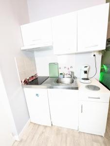 Appartements Grands Studios Maillochon acces Gare de Poitiers et Centre ville a Pieds : photos des chambres