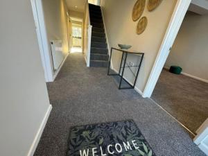 Stratton House, Sleeps 13, 6 bedrooms, Parking, Long Stay Disc