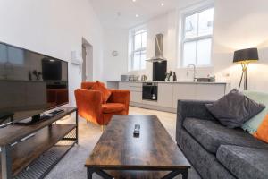 Hunters House Central Location Long Stay by Max Wilde