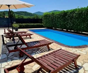 Villa Sunny Haven with private pool - 波利察