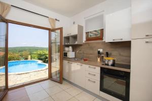 Holiday Home Deborah with Private Pool