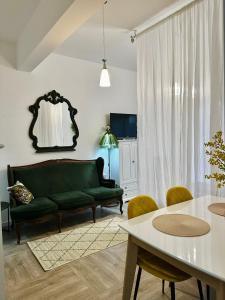 Parrot Chic Apartment