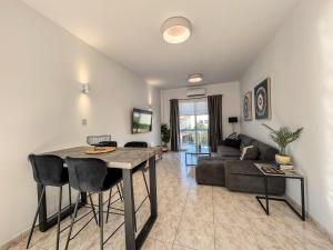 Lavis Haven 2B, Paphos, Pool