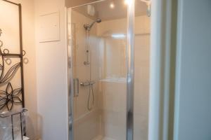 Appartements 3 04 appartement avec jardin et parking prive : photos des chambres