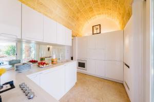 KYVOS 10, Emma Villas