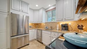 Walkable to Beach, Restaurants, Entertainment!