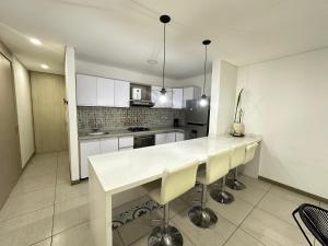 P307-Apartamento en Laureles con gimnasio y linda vista