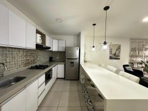 P307-Apartamento en Laureles con gimnasio y linda vista