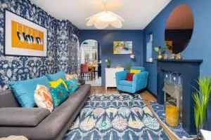 Unique 2 bed home sleeping 4 people with driveway located in Bolton - WhiteOak - Farnworth