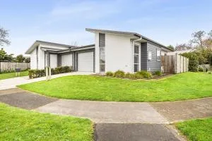 Central 2brm Retreat, Modern, Close to Shopping - By KOSH BNB - Te Rapa