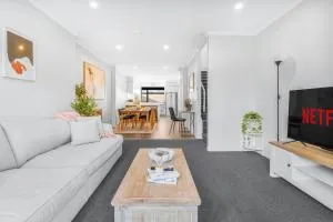 Inner City Spacious, Modern Apartment -By KOSH BNB - Claudelands