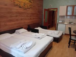 STUDIO B&K in FLORA BOROVETS