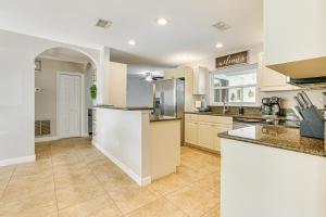 4 Mi to Lakes Park: Family Home in Fort Myers!